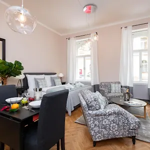 Empirent Garden Aparthotel